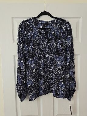 NWT Zac & Rachel Navy and White Floral Print Long Sleeve Blouse